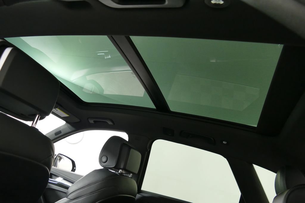 Used 2023 Audi SQ5 Prestige image 11