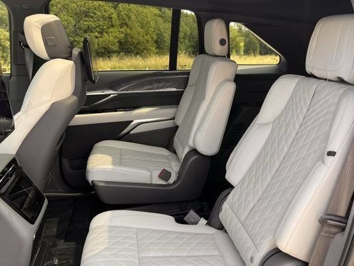 New 2026 Cadillac Escalade IQ Luxury 1 w/ LPO, Floor Liner Package AWD/4WD image 27