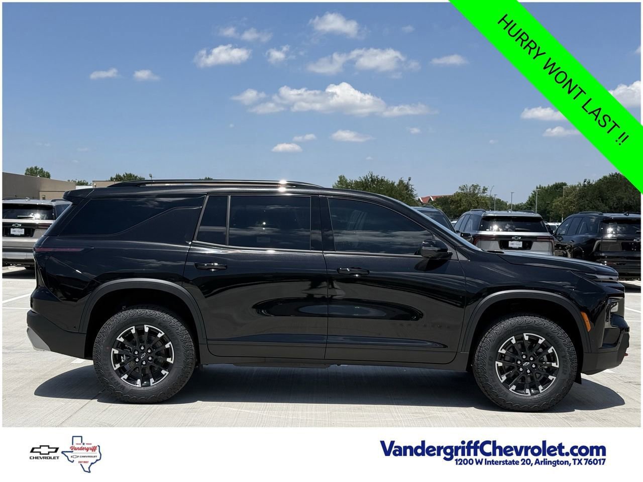 New 2026 Chevrolet Traverse Z71 w/ Enhanced Driving Package AWD/4WD image 3