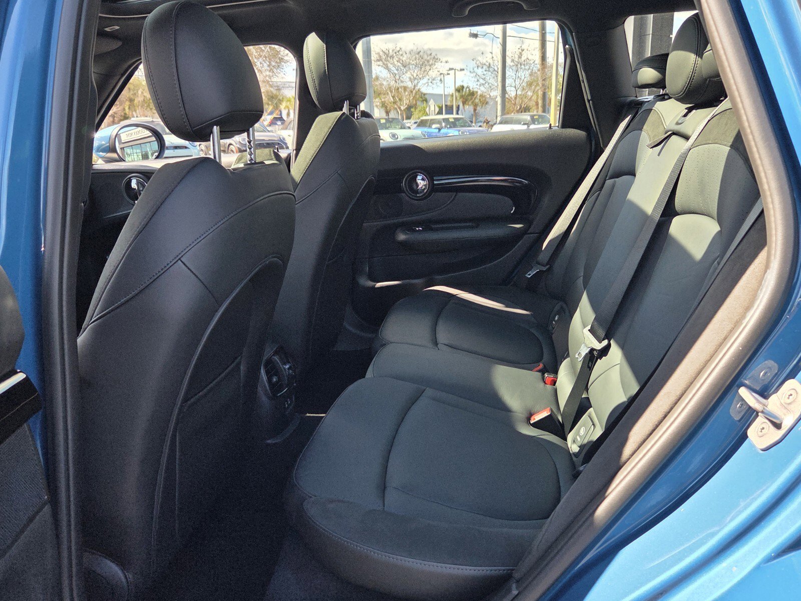 Used 2022 MINI Cooper Clubman S w/ Premium Package image 11