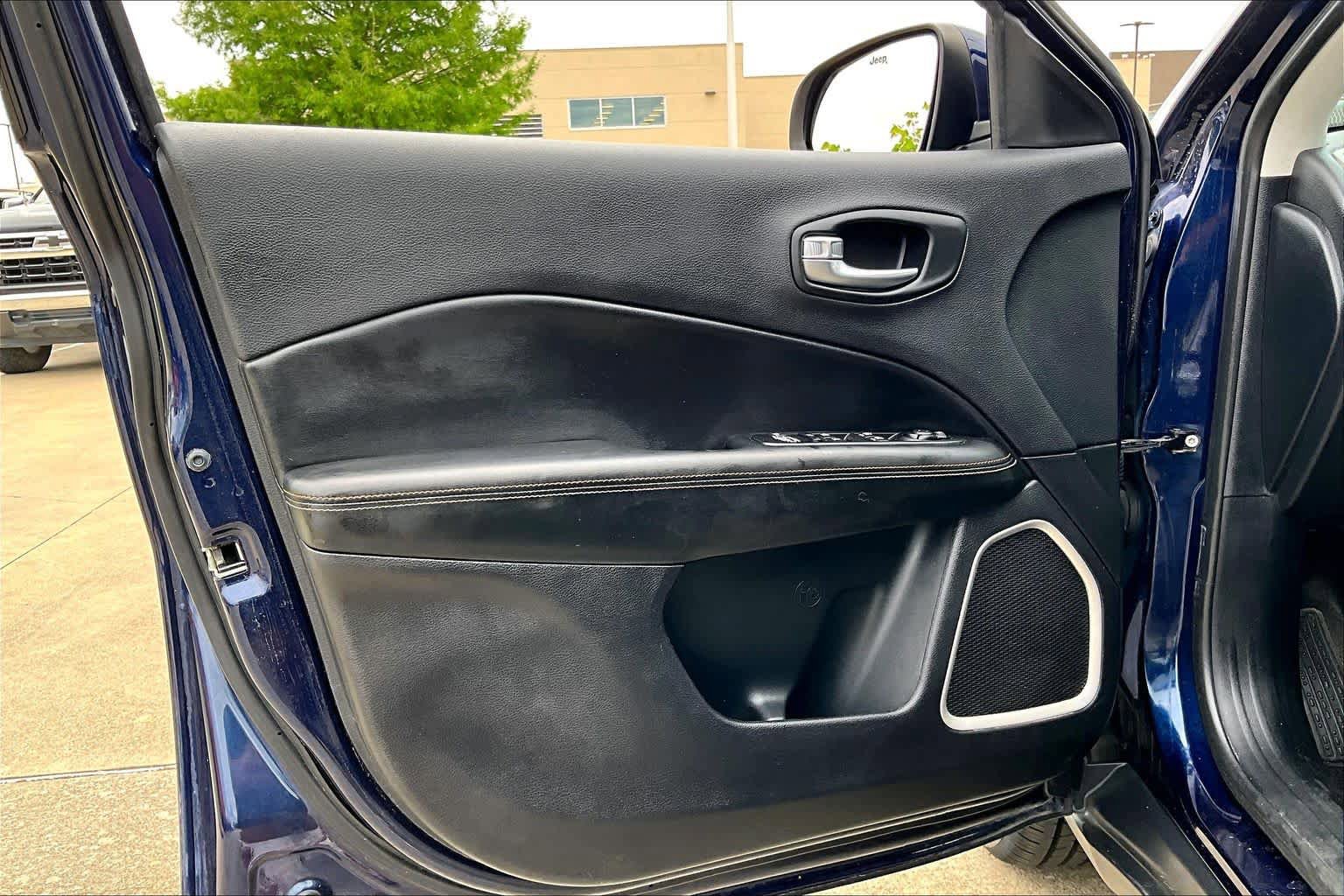 Used 2018 Jeep Compass Latitude w/ Popular Equipment Group FWD image 20