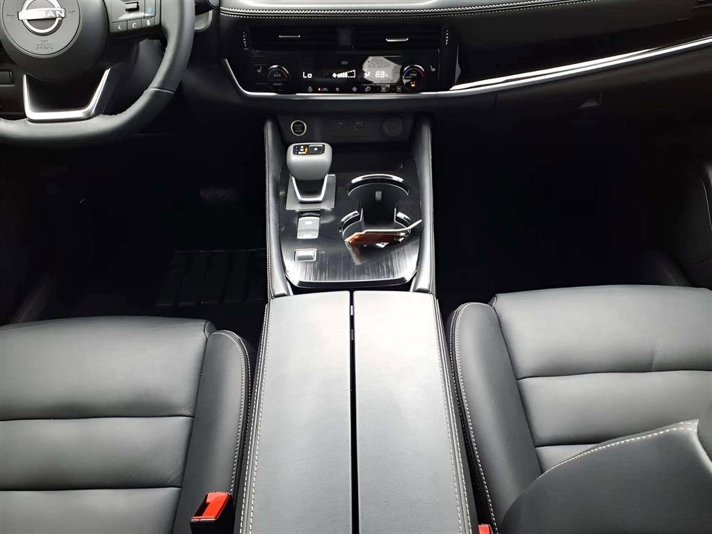 Used 2023 Nissan Rogue SL image 11