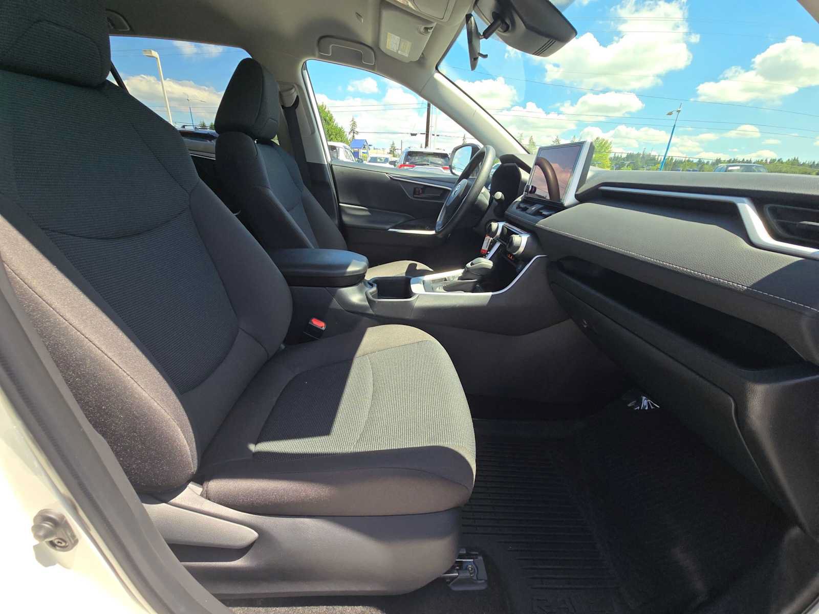 Used 2025 Toyota RAV4 LE AWD/4WD image 11