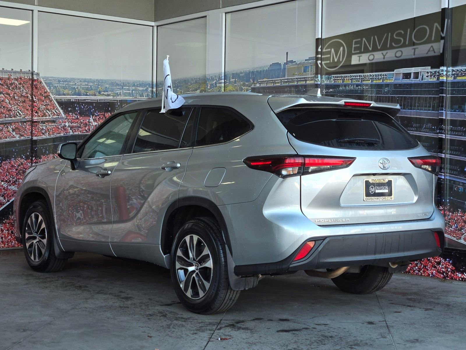 Certified 2024 Toyota Highlander XLE image 5