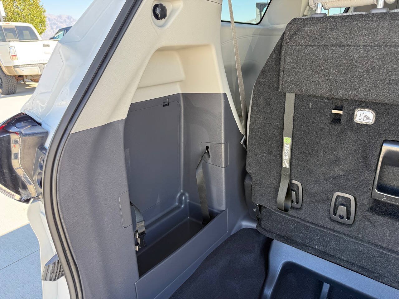 Used 2024 Toyota Sienna LE AWD/4WD image 29