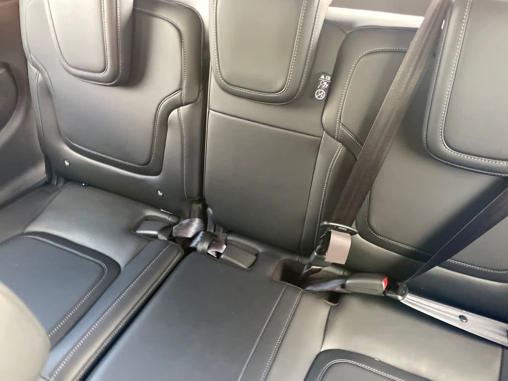 Used 2025 Nissan Armada PRO-4X w/ Pro-4X Premium Package AWD/4WD image 12