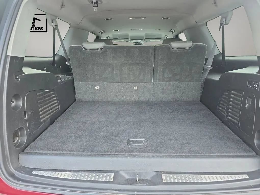 Used 2019 Chevrolet Suburban LT w/ Luxury Package AWD/4WD image 11
