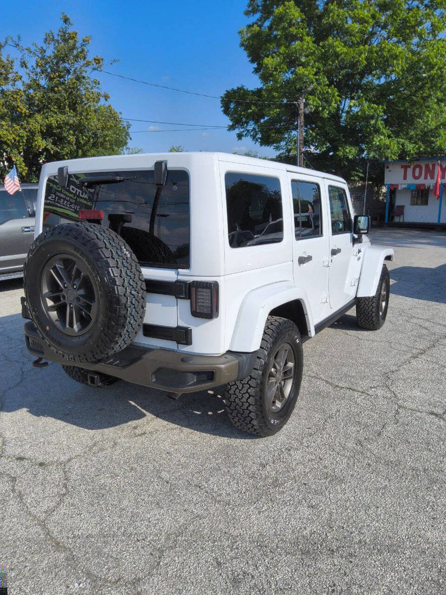 Used 2016 Jeep Wrangler Unlimited Sahara AWD/4WD image 3
