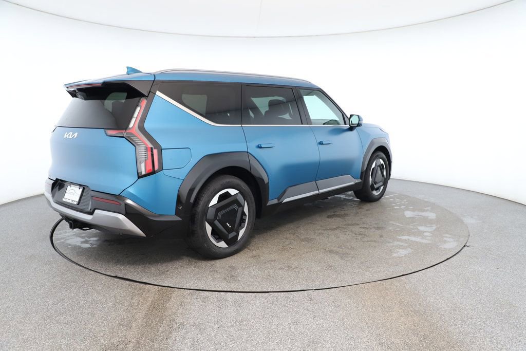 Used 2024 Kia EV9 Land image 5