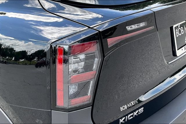 Certified 2025 Nissan Kicks SR FWD image 28
