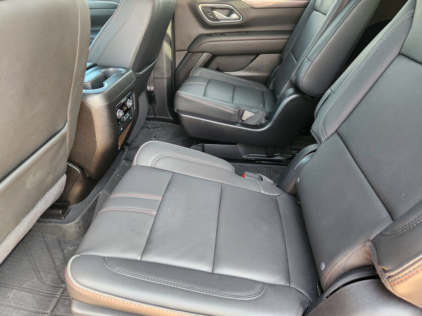 Used 2024 Chevrolet Tahoe RST w/ Luxury Package AWD/4WD image 33
