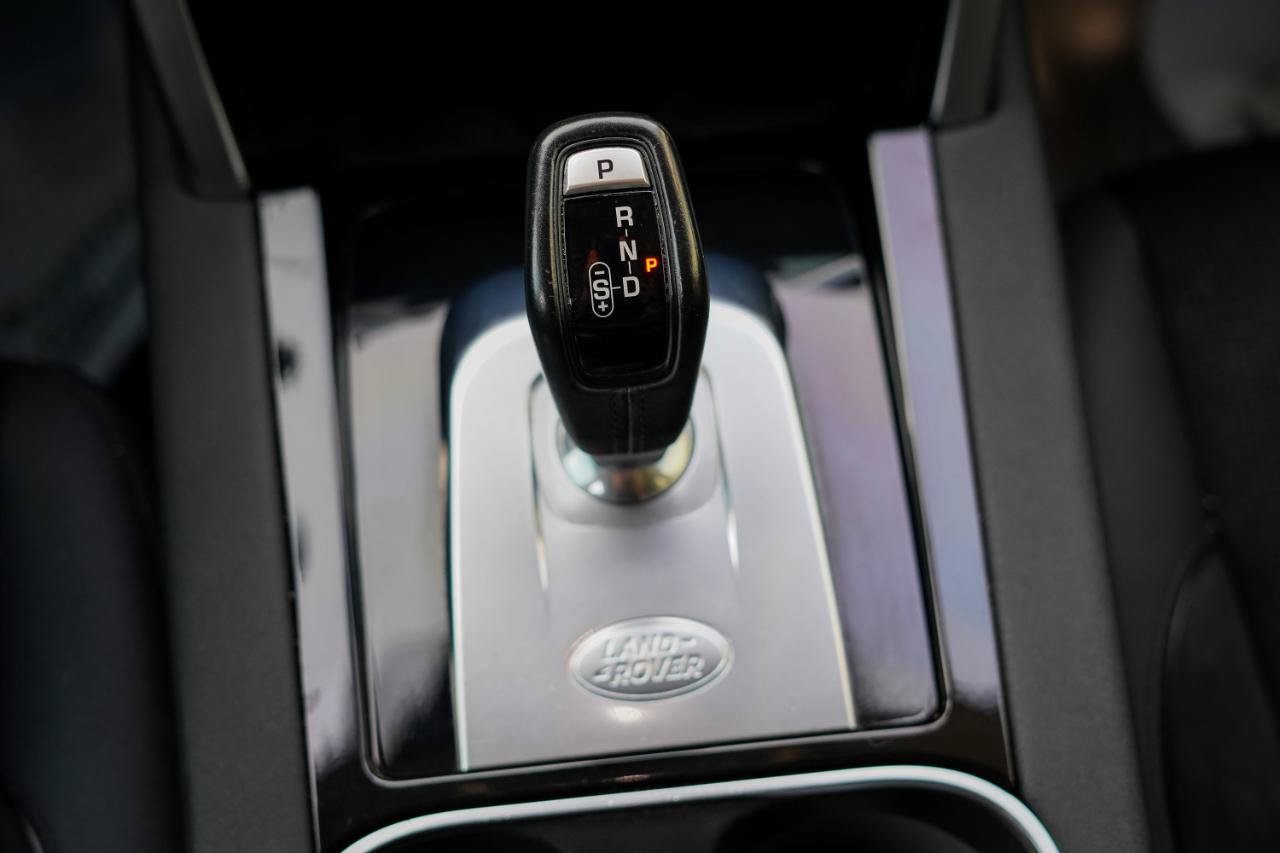 Used 2020 Land Rover Discovery Sport SE AWD/4WD image 13