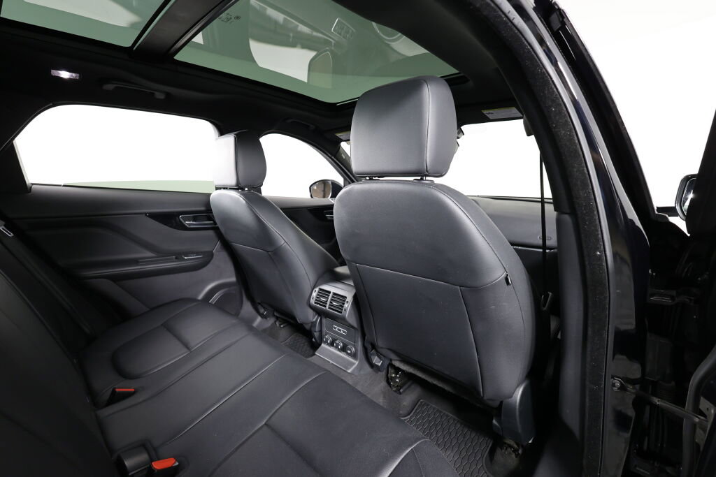 Used 2017 Jaguar F-PACE Premium image 21
