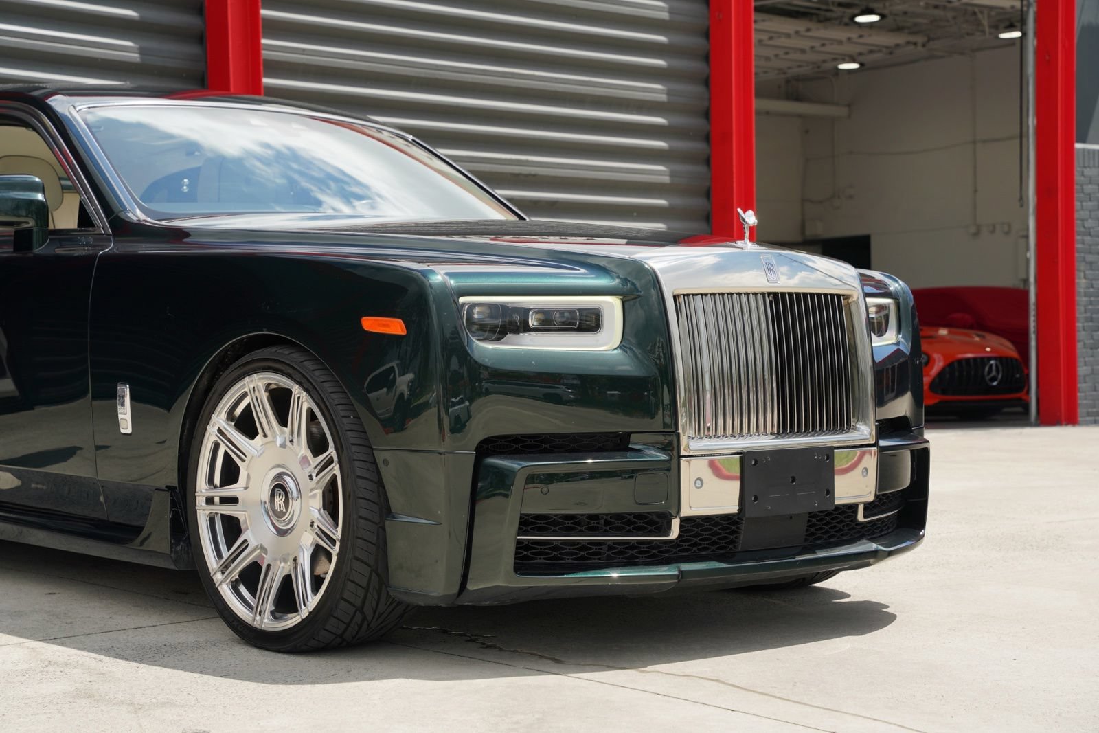 Used 2022 Rolls-Royce Phantom Sedan RWD image 3