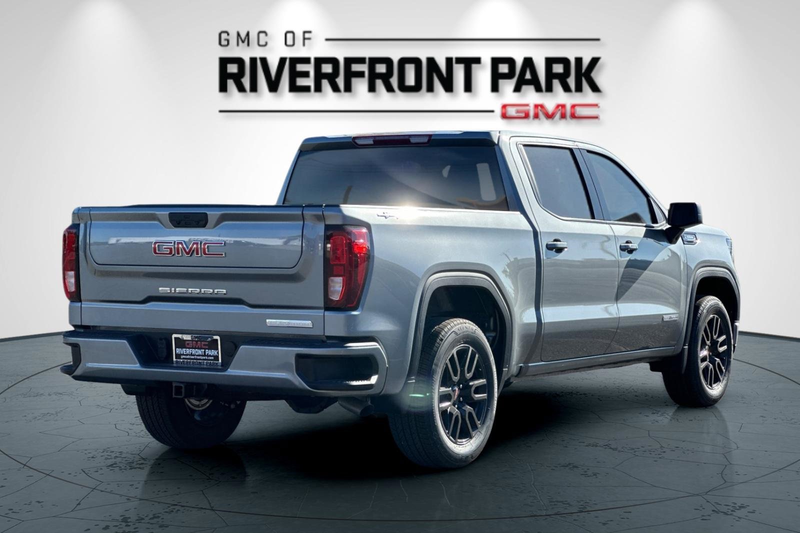 New 2025 GMC Sierra 1500 Elevation image 3