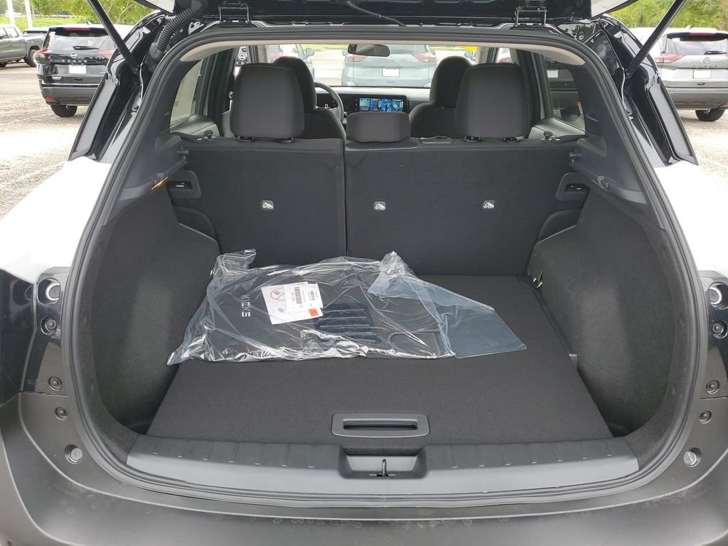New 2026 Nissan Kicks SV w/ Cold Weather Package FWD image 8