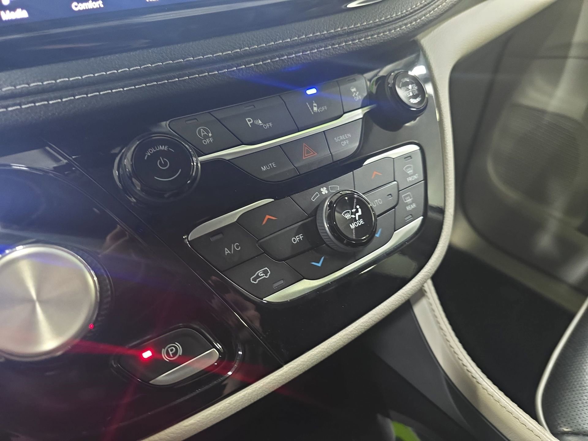 Used 2023 Chrysler Pacifica Limited image 23