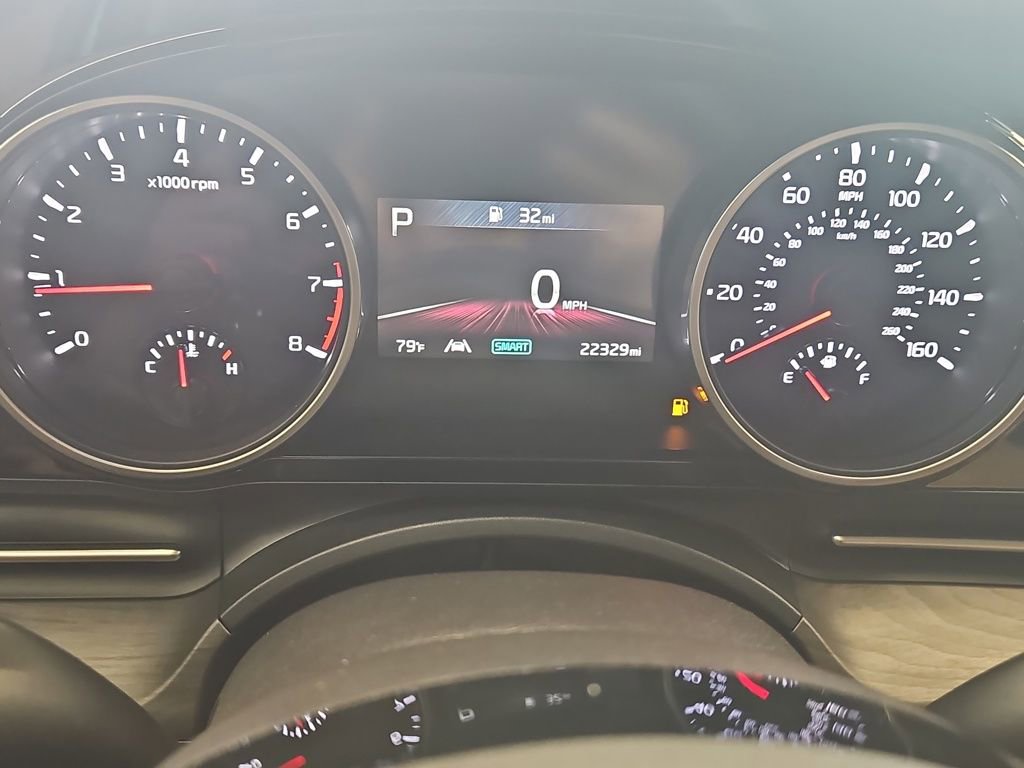 Used 2024 Kia Carnival EX image 19