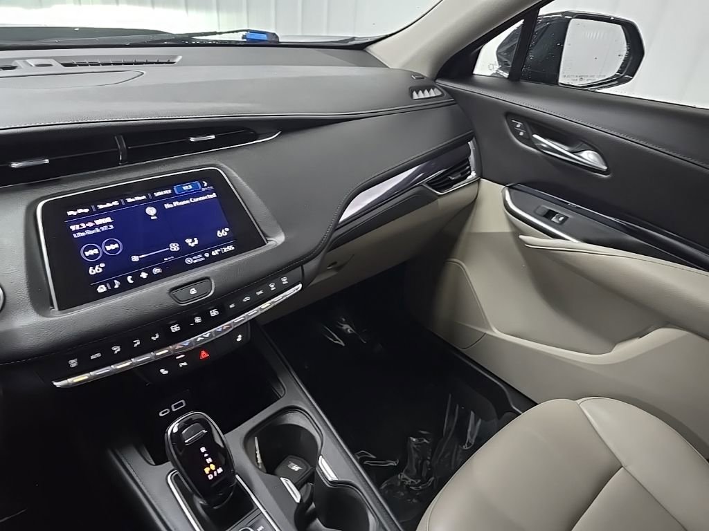 Used 2023 Cadillac XT4 Luxury w/ Cold Weather Package image 26