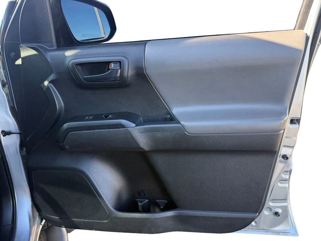 Used 2023 Toyota Tacoma SR AWD/4WD image 17