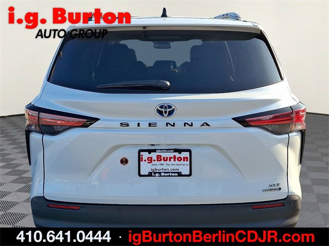 Used 2022 Toyota Sienna XLE image 5