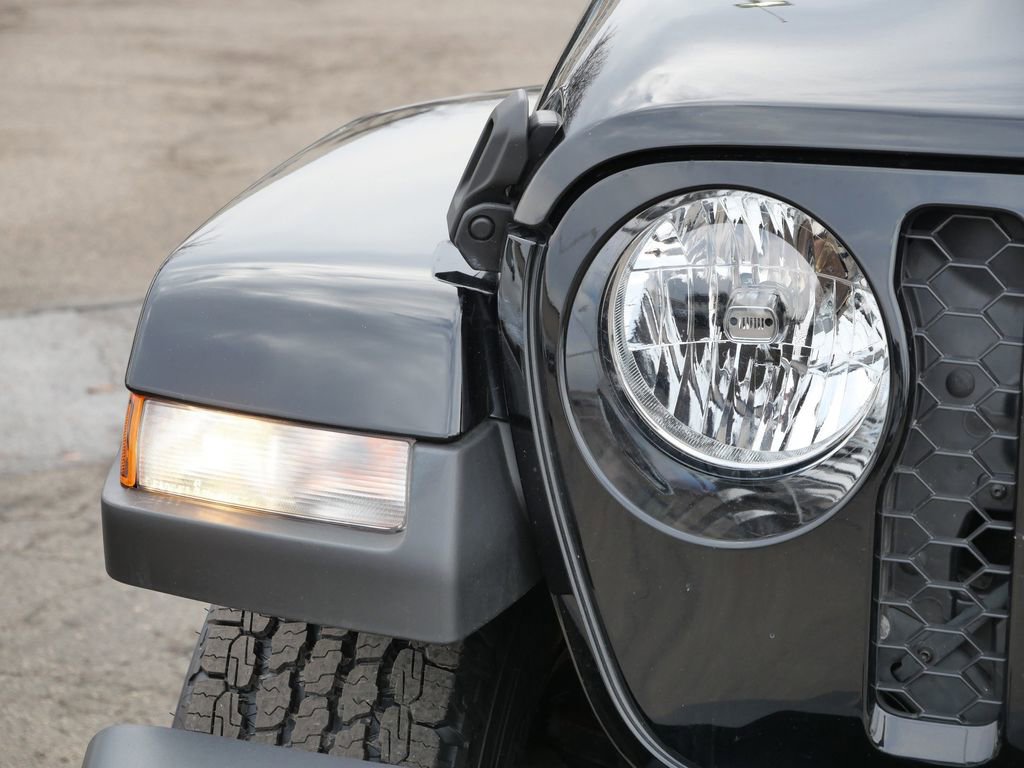 Used 2021 Jeep Gladiator Sport image 3