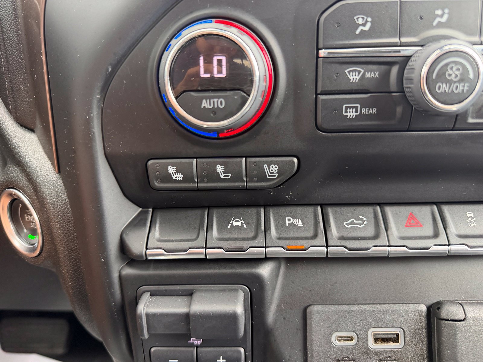Used 2022 Chevrolet Silverado 1500 High Country w/ LPO, Dark Essentials Package AWD/4WD image 4