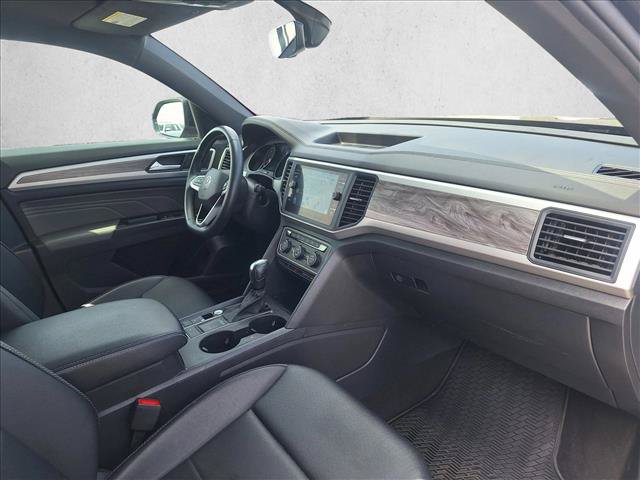Used 2021 Volkswagen Atlas Cross Sport SE w/ Panoramic Sunroof Package FWD image 17