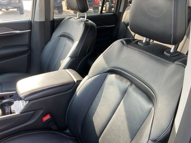 Used 2023 Jeep Grand Cherokee Limited image 12