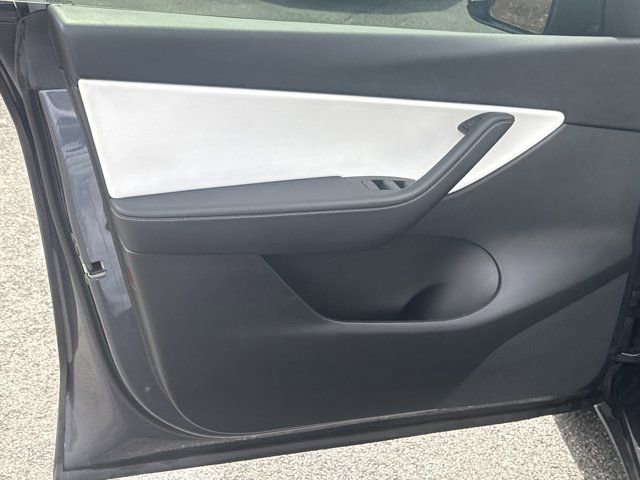 Used 2022 Tesla Model Y Performance image 13