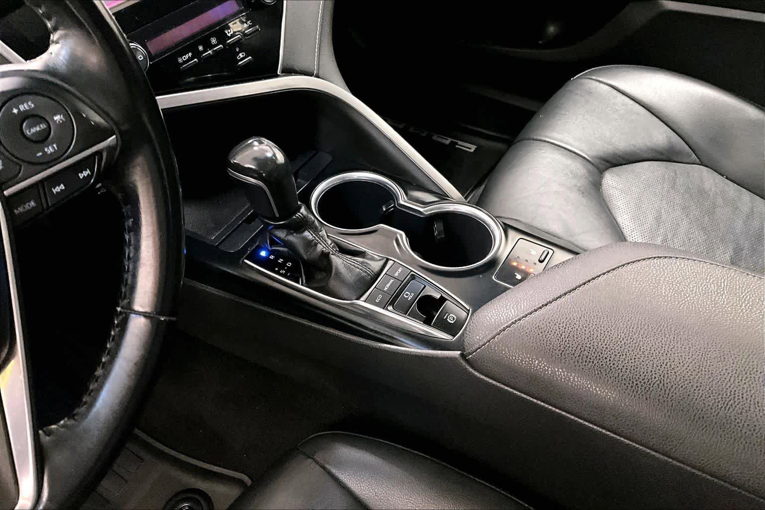 Used 2018 Toyota Camry XSE FWD image 16
