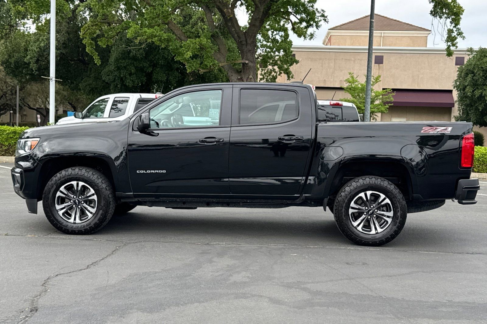 Used 2022 Chevrolet Colorado Z71 AWD/4WD image 6