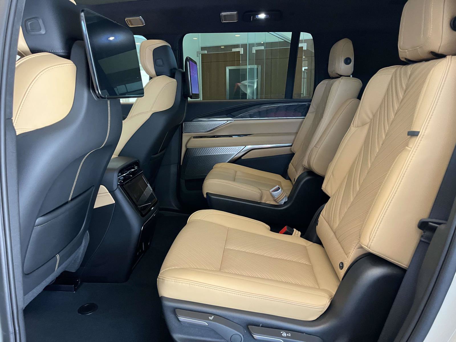 New 2026 Cadillac Escalade IQL Sport 2 w/ LPO, ONYX Package AWD/4WD image 14