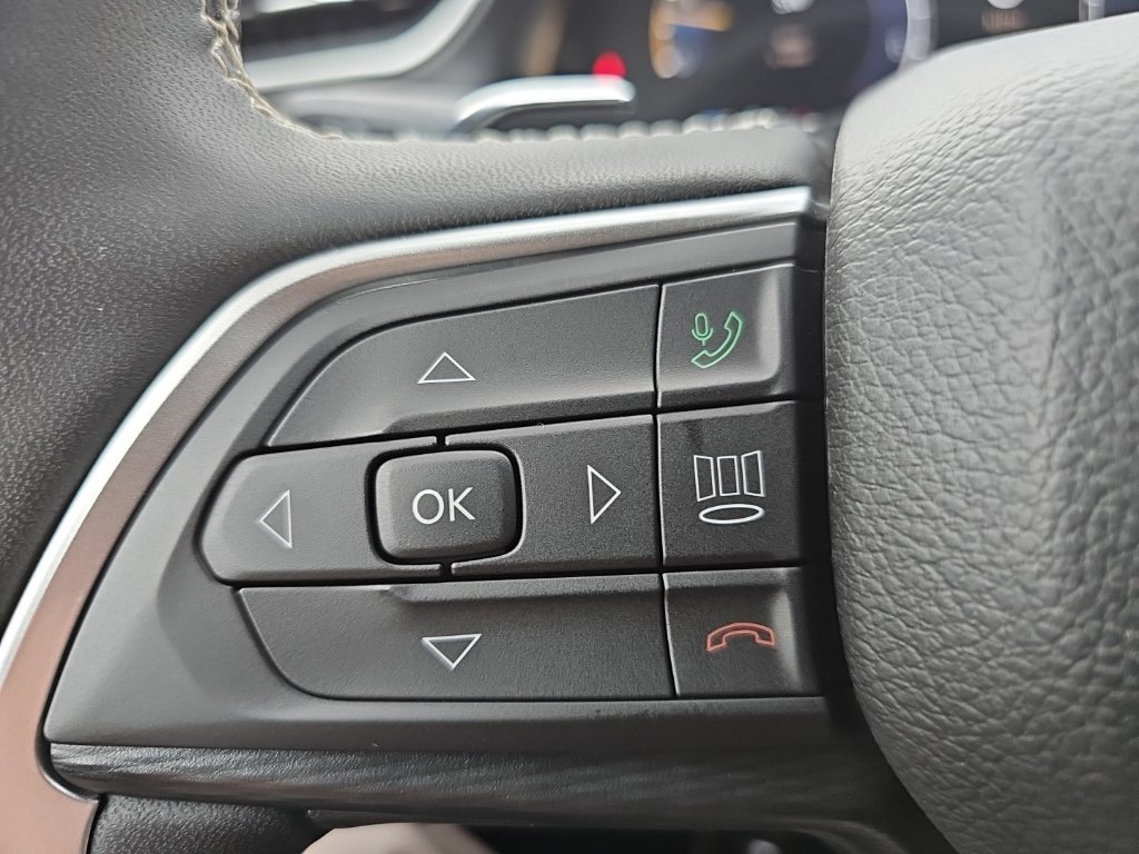 Certified 2025 Jeep Grand Cherokee L Altitude AWD/4WD image 31