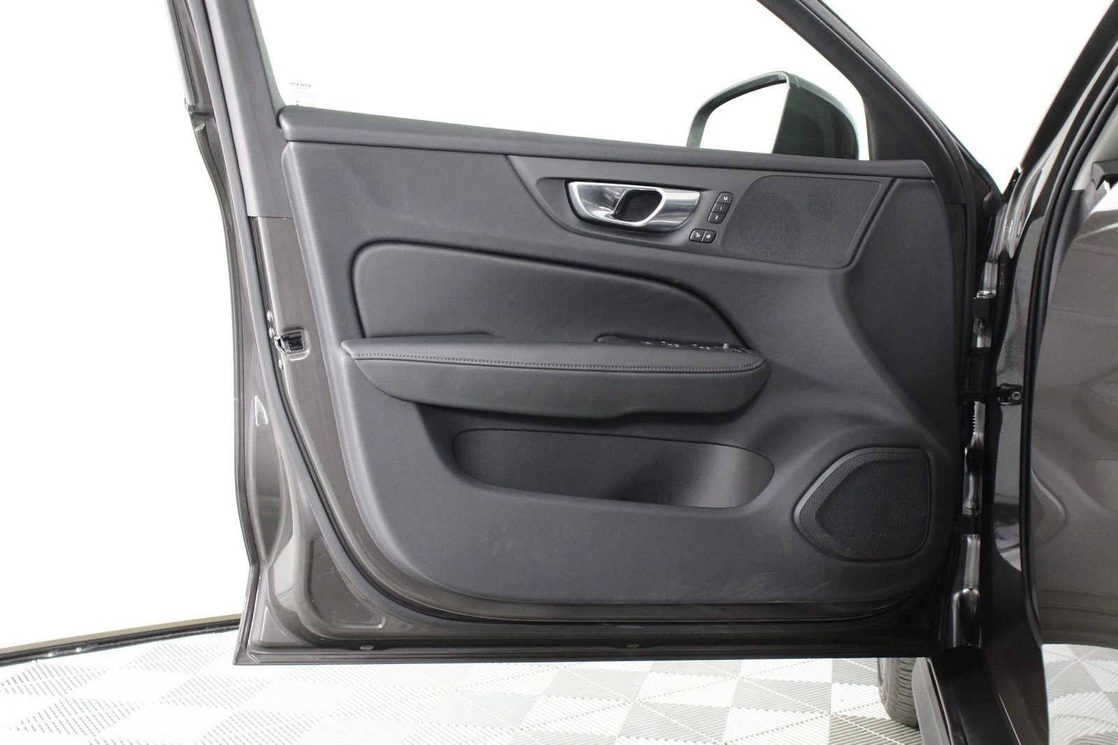 Certified 2025 Volvo V60 B5 Cross Country Plus image 17