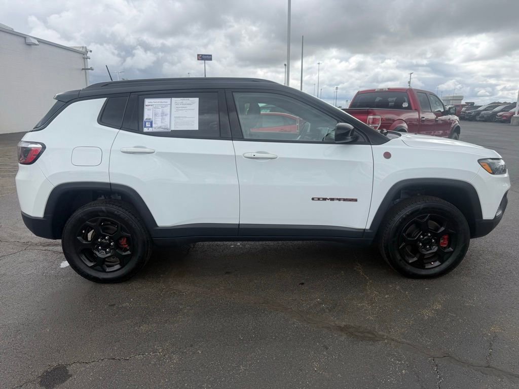 Used 2023 Jeep Compass Trailhawk w/ Trailhawk Convenience Group AWD/4WD image 2