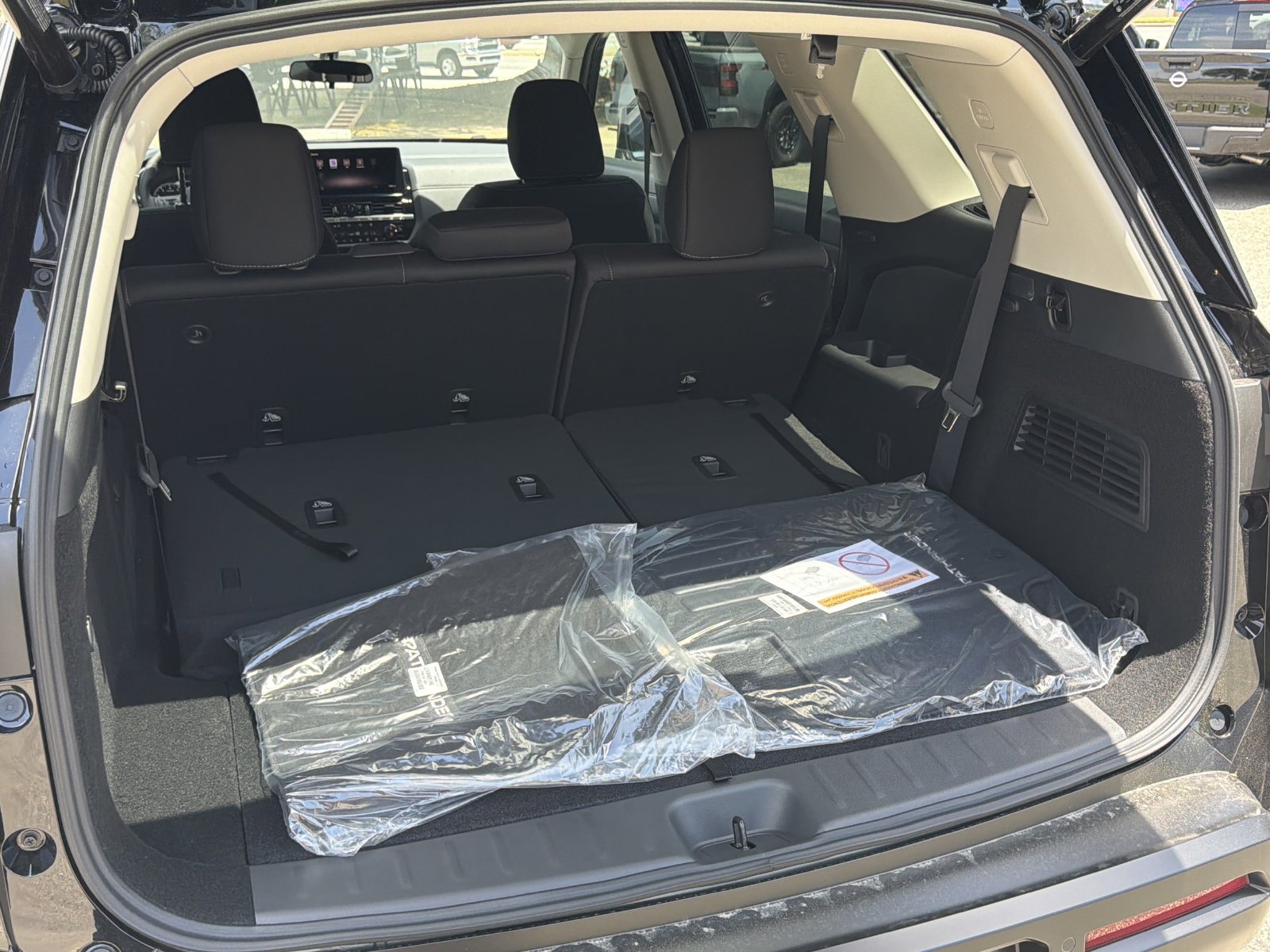 New 2026 Nissan Pathfinder SV w/ SV Premium Package FWD image 29