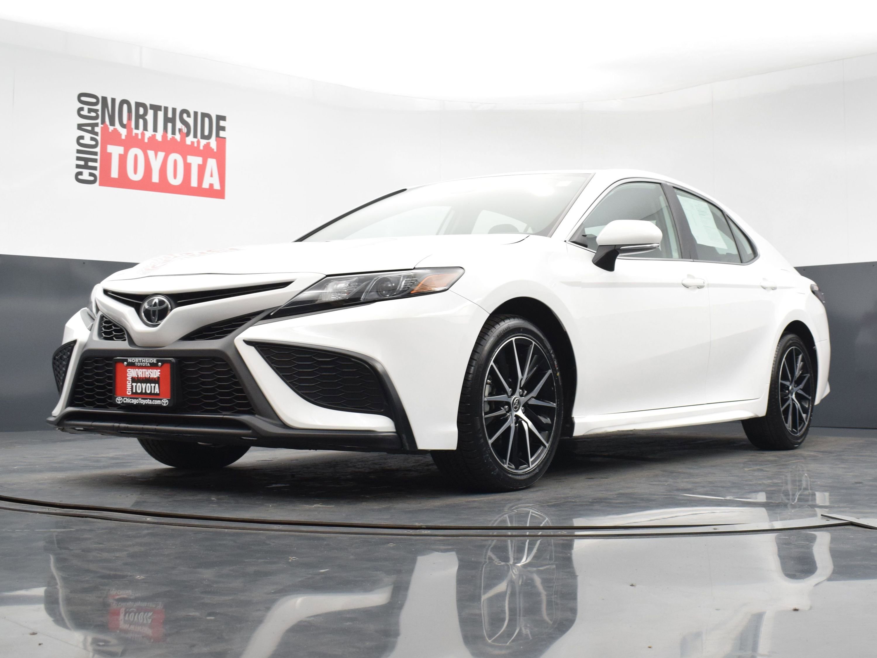 Used 2024 Toyota Camry SE FWD image 30