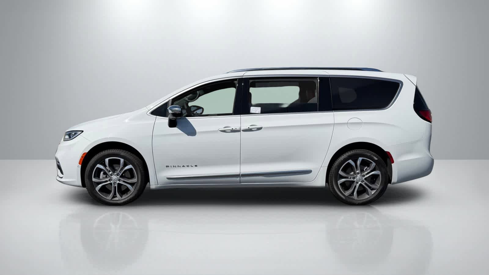 New 2026 Chrysler Pacifica Pinnacle AWD/4WD image 2