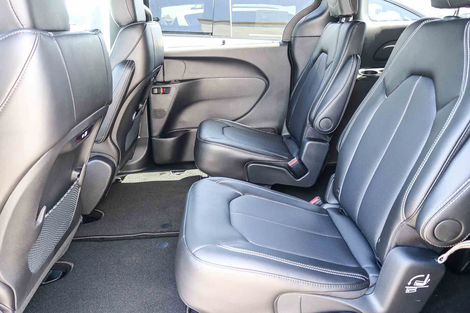 New 2027 Chrysler Pacifica Select FWD image 20