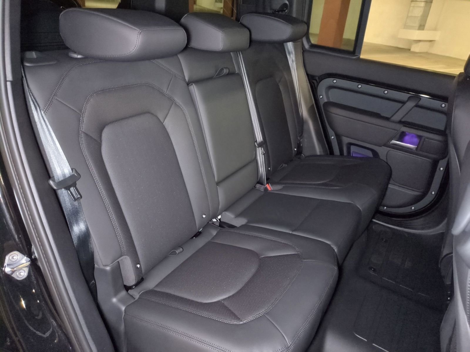 New 2026 Land Rover Defender 110 X-Dynamic SE image 29