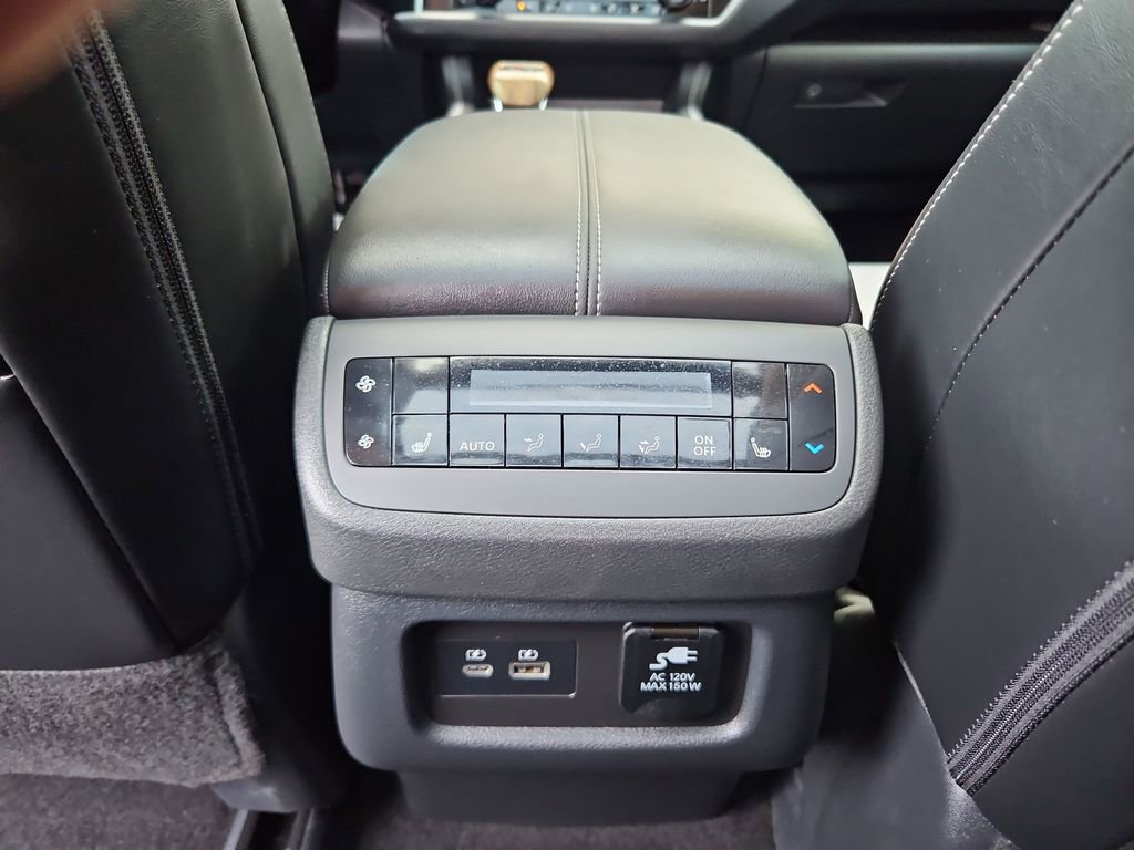 Used 2025 Nissan Pathfinder Platinum image 33