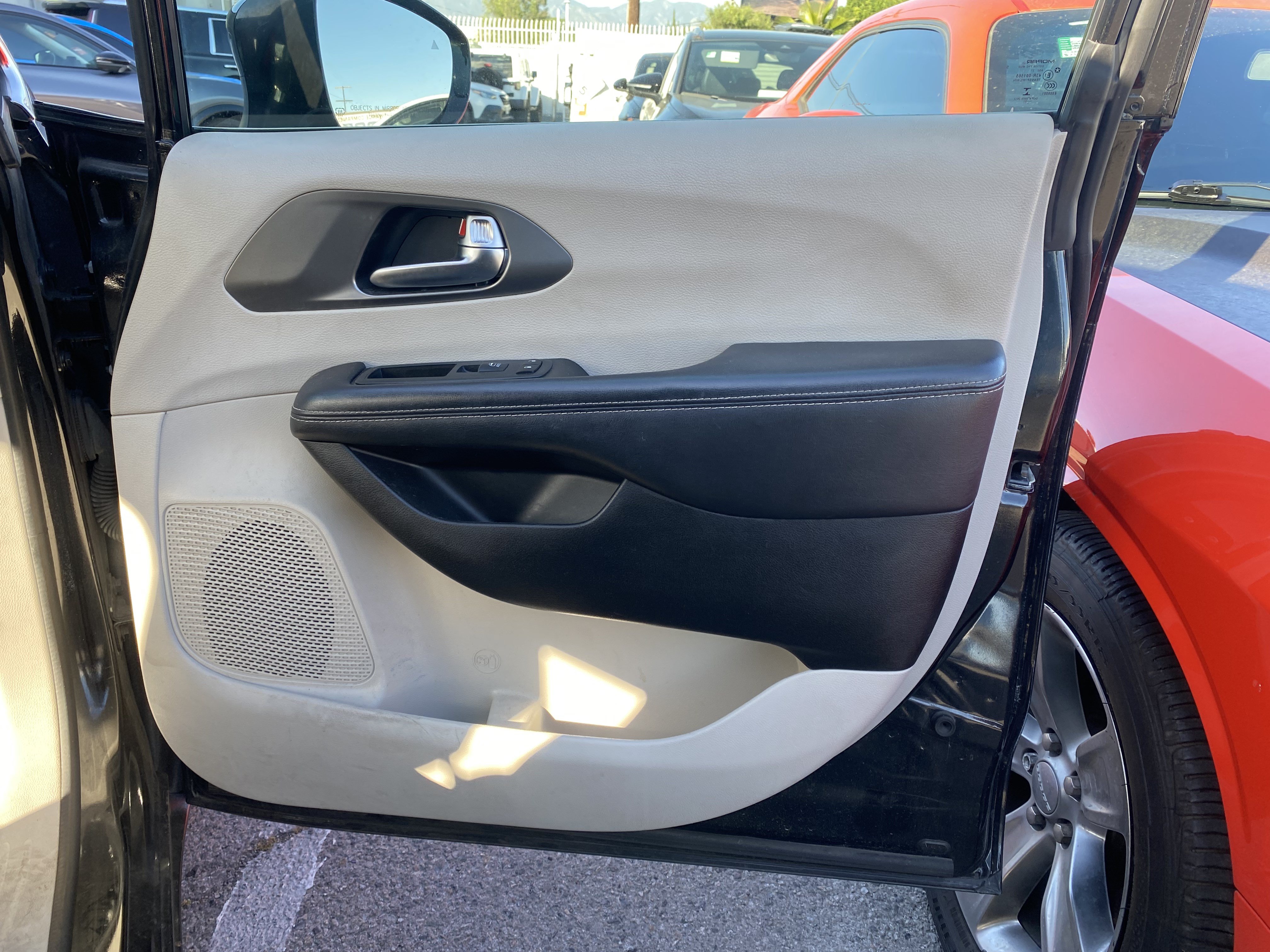 Used 2022 Chrysler Pacifica Touring-L FWD image 22