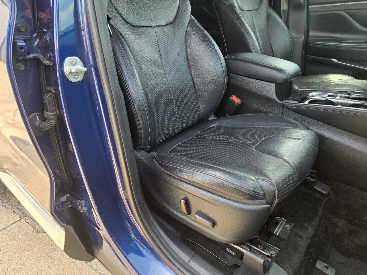 Used 2019 Hyundai Santa Fe AWD w/ Cargo Package image 16
