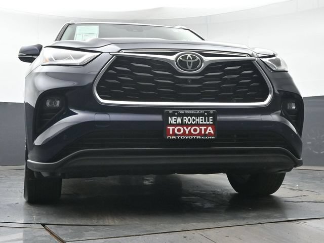 Certified 2024 Toyota Highlander Limited AWD/4WD image 37