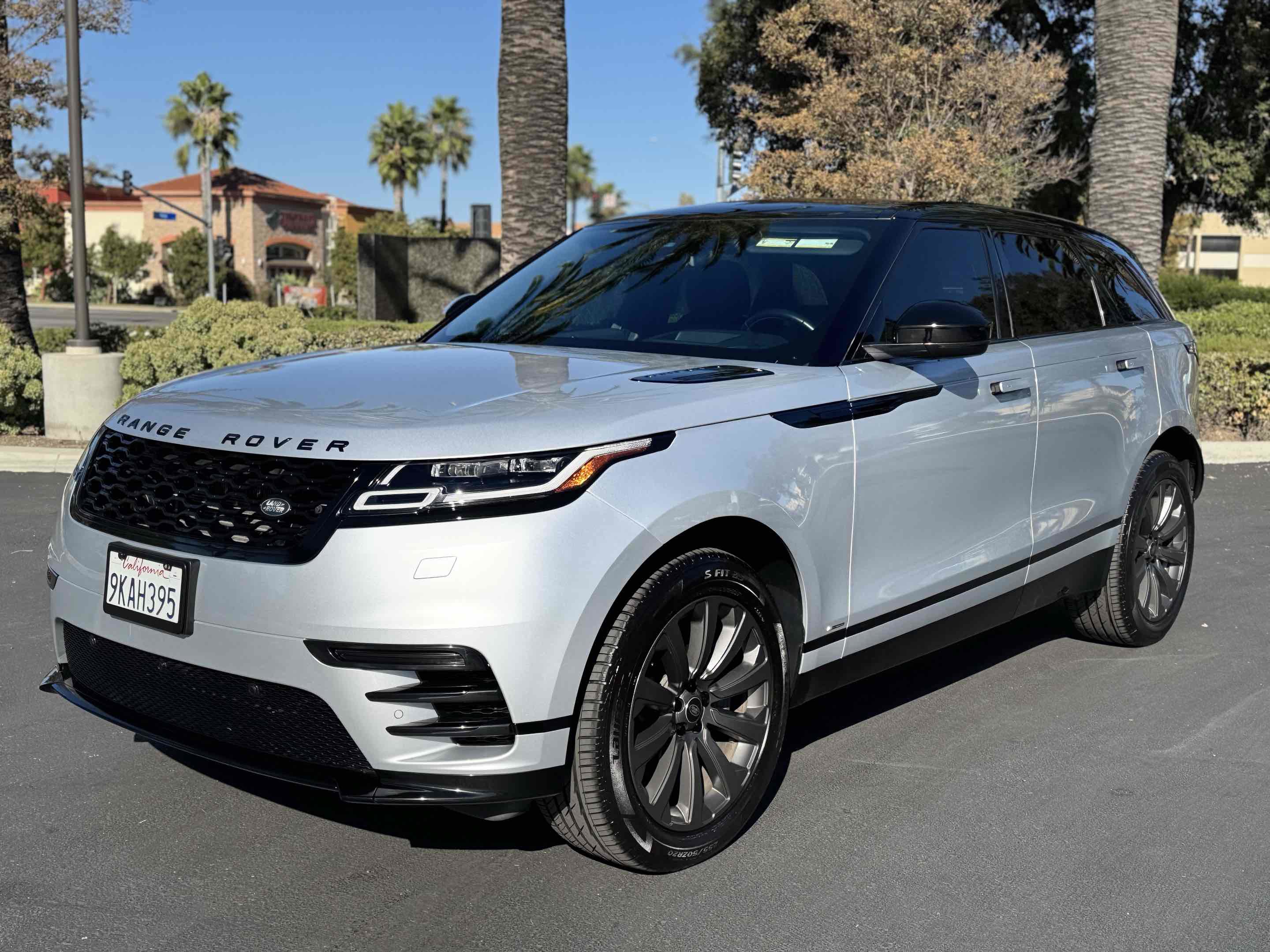 Used 2020 Land Rover Range Rover Velar R-Dynamic S image 22