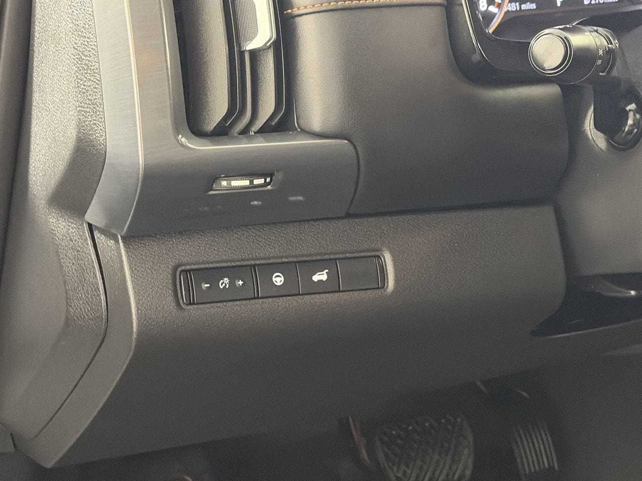 Used 2025 Nissan Pathfinder Rock Creek AWD/4WD image 12