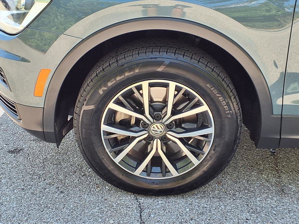 Used 2020 Volkswagen Tiguan SE image 33