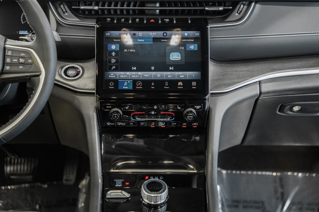 Certified 2023 Jeep Grand Cherokee Limited w/ Black Appearance Package AWD/4WD image 28