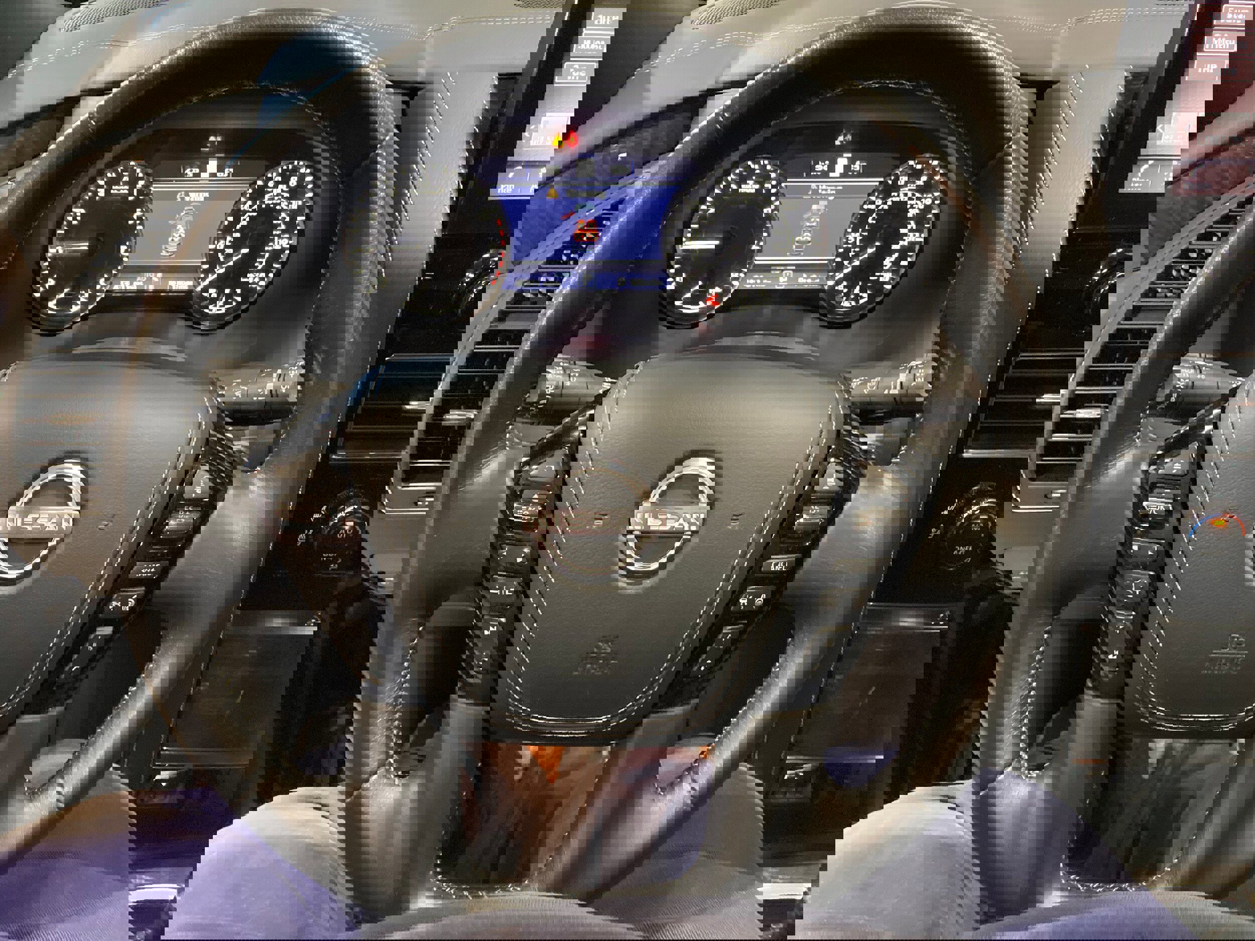 Used 2022 Nissan Armada Platinum w/ Captain's Chairs Package image 33